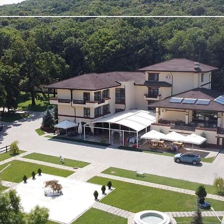 Hotel Curtea Domneasca Vaslui Exterior foto